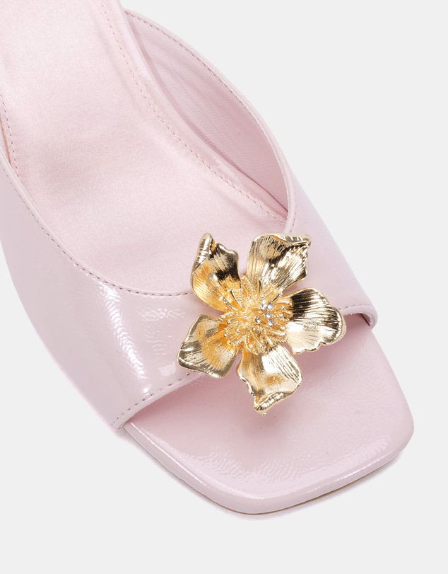 Novo - Willodean-With Trim Wedges