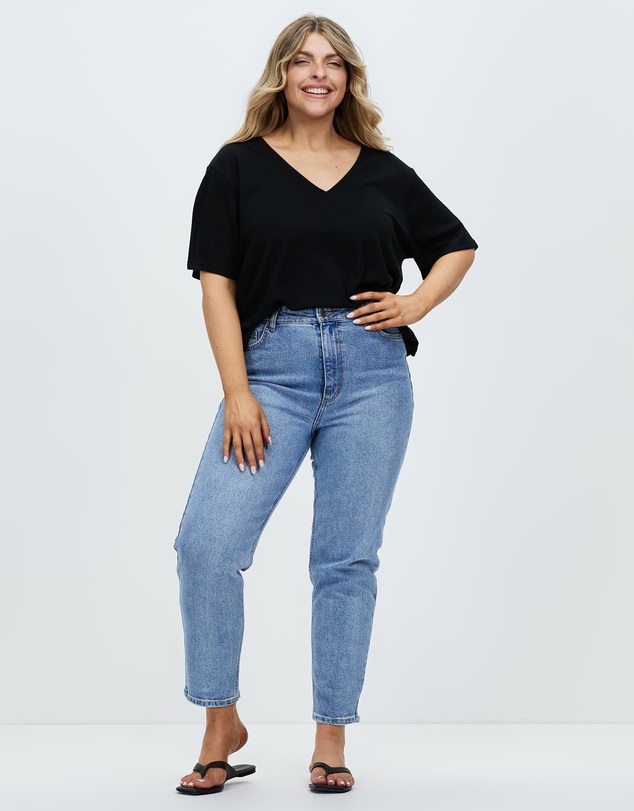 Atmos&Here Curvy - Sasha Waffle V-Neck Tee
