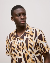 Trenery - Graphic Leaf Linen Short Sleeve Shirt in Bitter Chocolate