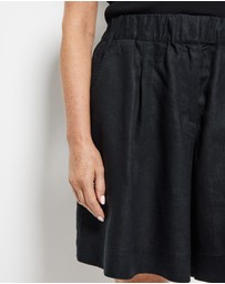 Commonry - Lucie Short