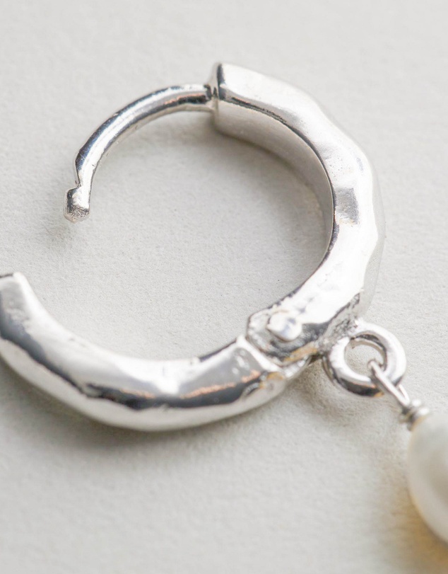 Bianc - Clam Earrings