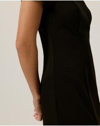 Tussah - Olivia V-Neck Crepe Midi Dress