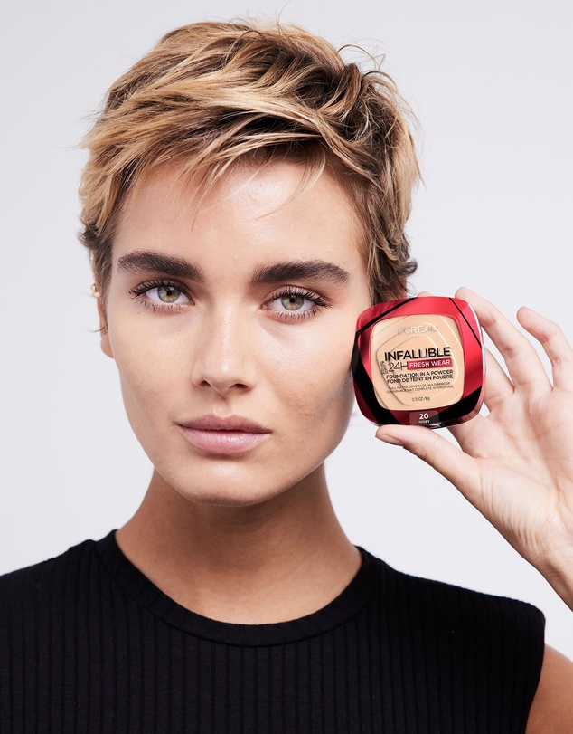 L’Oreal Paris - Infallible 24hr Longwear Lightweight Matte Foundation in a Powder - 130 True Beige