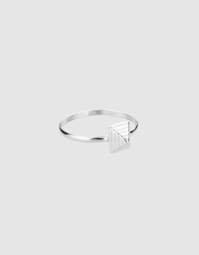 Ichu - Fine Pyramid Point Ring