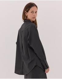 Cloth & Co. - The Split Back Shirt | Carbon