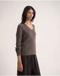 Oxford - Drew Cable V-Neck Knit