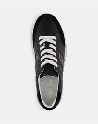 Miss Sofie - Idle Sneakers