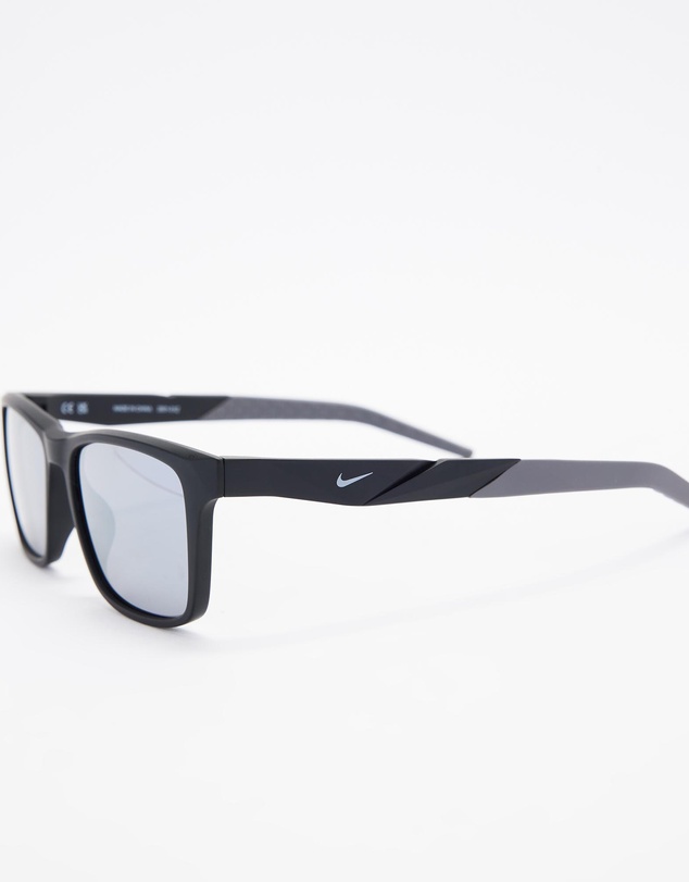 Nike - Sun Radeon 1 FV2402