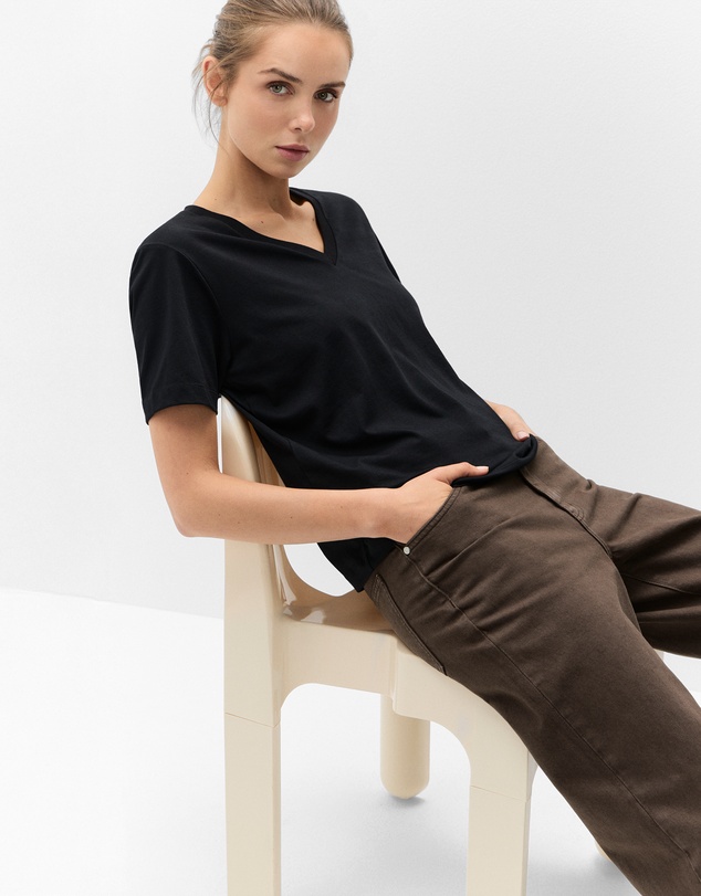 UNISON - The Classic V Neck Tee