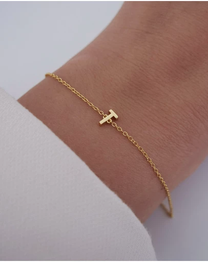 The Silver Collective - Petite A-Z Letter Bracelet Gold - T