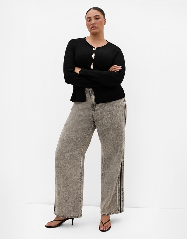 City Chic - Plus size Bella Brooch Rib Top - black