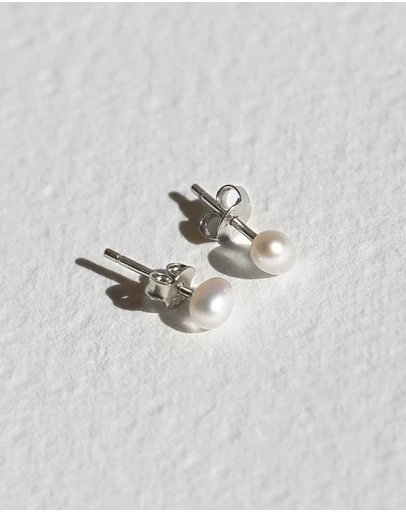 SAINT VALENTINE - Mini Pearl Studs - Silver