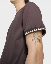 adidas Originals - CHEST STRIPES ENGINEERED COLLAR TEE Mens
