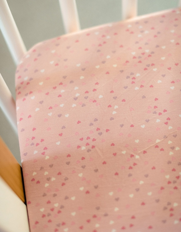 Kynd Baby - Fitted Cot Sheet in Pink Heart