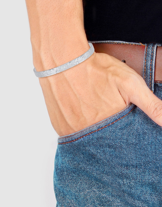 Kuzzoi - ICONIC EXCLUSIVE - Hammered Cuff Bracelet in 925 Sterling Silver