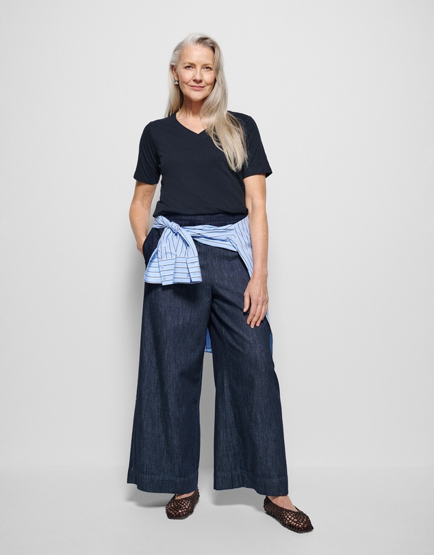 Commonry - Rue V Neck Tee