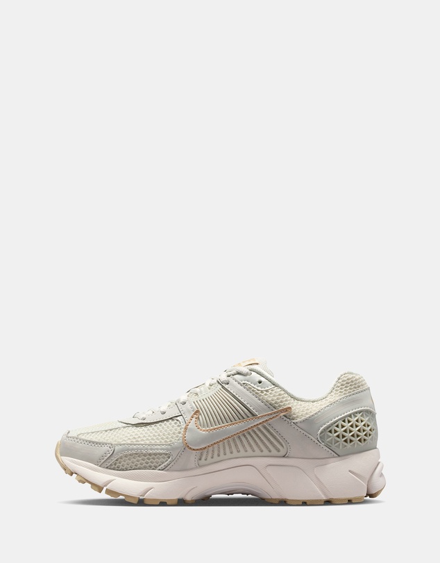 Nike - Zoom Vomero 5 - Women's
