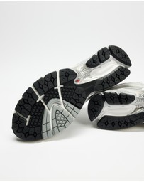 New Balance - M2002RXV1 - Men's