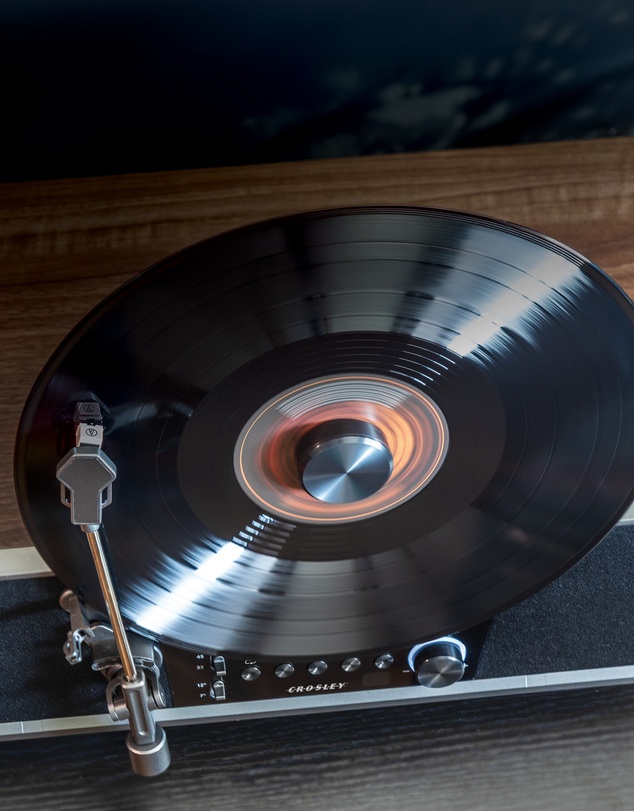 Crosley - Crosley Beck Automatic Vertical Record Player - Walnut