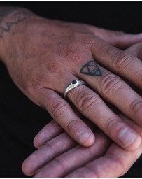 Haze & Glory - ICONIC EXCLUSIVE - Ring Signet Cast Away Onyx in 925 Sterling Silver
