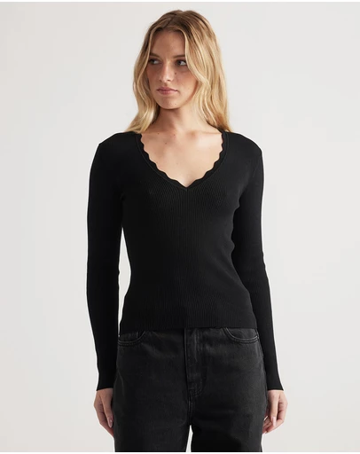 Decjuba - Kai V Neck Long Sleeve Top