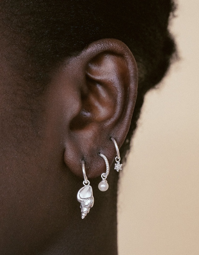 Kirstin Ash - Tiny pearl Hoops