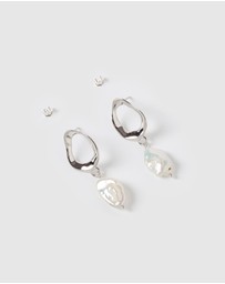 Izoa - Forbidden Earrings