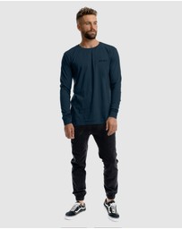 DVNT - Saxon Embroidery Long Sleeve Tee
