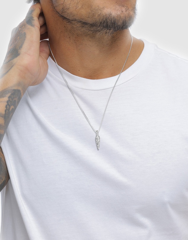 Kuzzoi - ICONIC EXCLUSIVE - Hammered Shield Pendant Necklace in 925 Silver