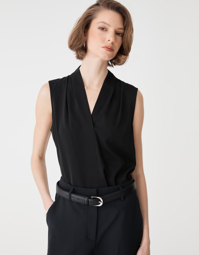 Forcast - Alivia 2 V-Neck Top