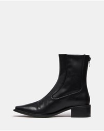Therapy - Barn Boots