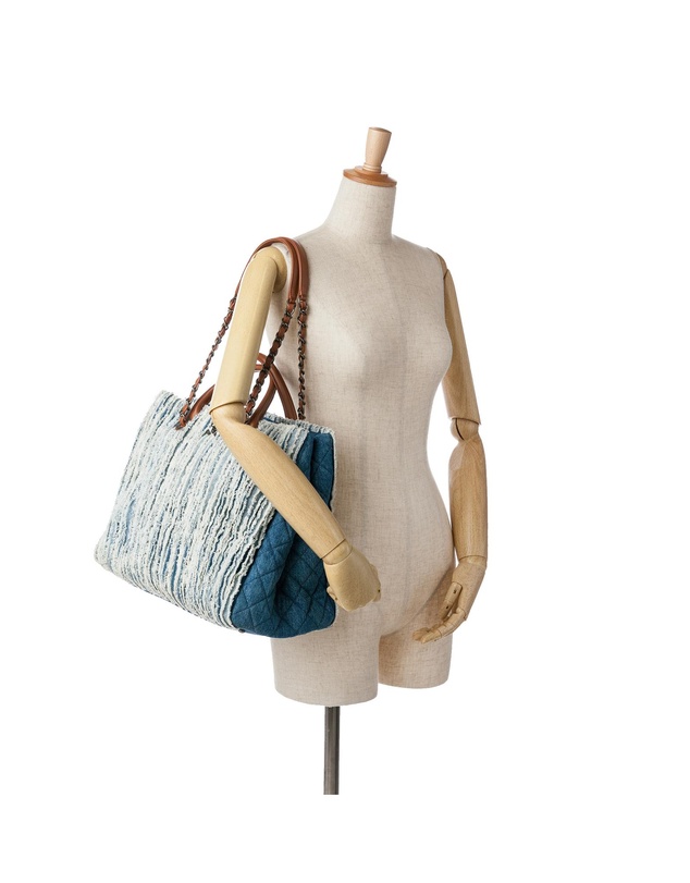 Pre-Loved by Azura Reborn - Pre-Loved chanel Denim Textile Handbag with Leather Trim and Chain Detail
