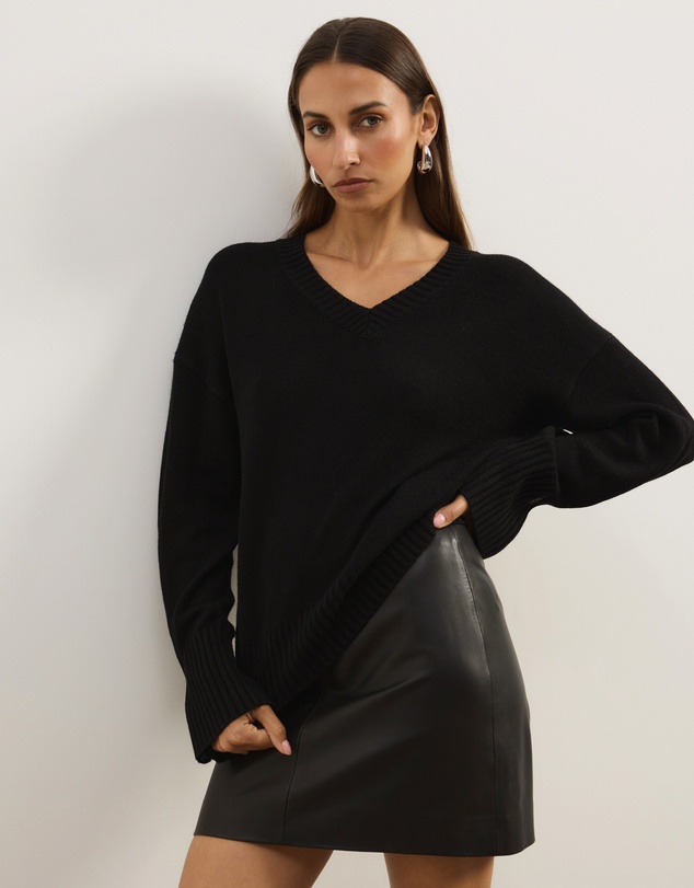 Atmos&Here - April Classic V-Neck Knit Jumper