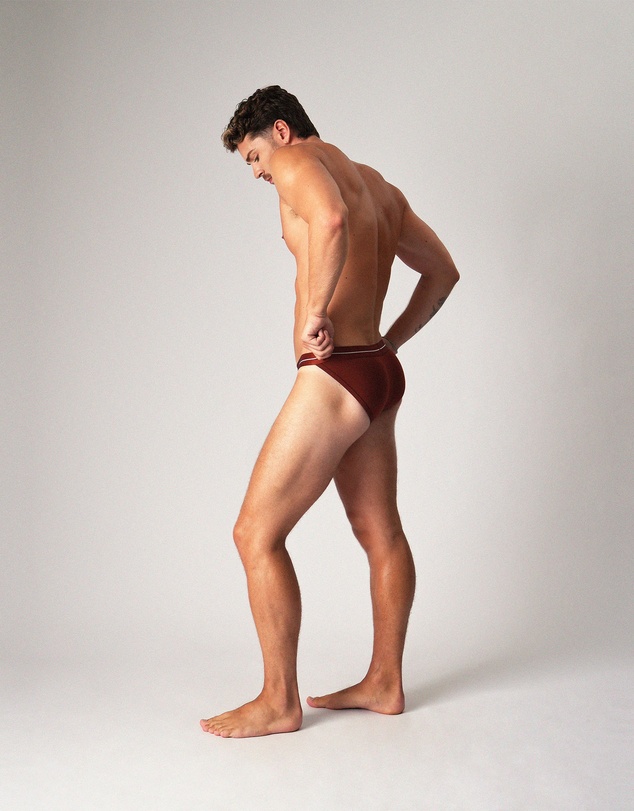 TEAMM8 - Icon Sports Brief
