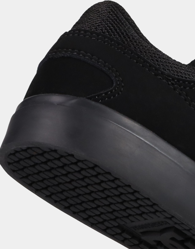 DC Shoes - Boys 8 to 16 Onyx Skate Shoes