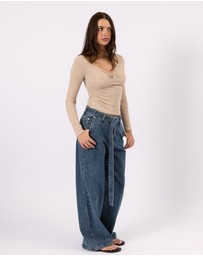 Style Addict - The Belted Wide Leg Jean