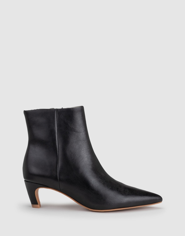 Chaos & Harmony - Nightfall Boot