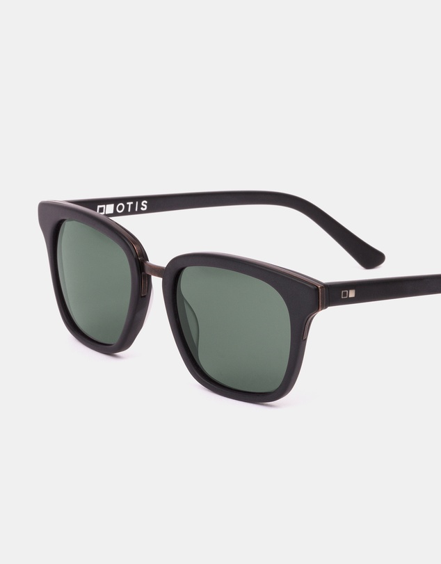 Otis - Fiction - Polarised