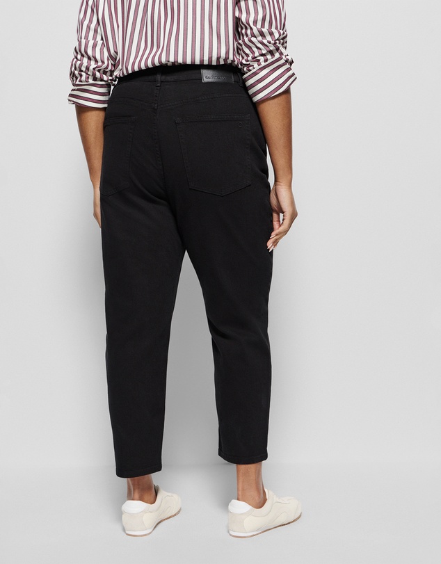 Commonry - The High Rise Crop Girlfriend Jean