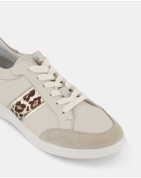 Miss Sofie - Idle Sneakers