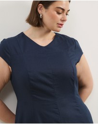 Atmos&Here Curvy - Lorry Keyhole Linen Blend Maxi Dress