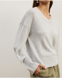 Atmos&Here - April Classic V-Neck Knit Jumper