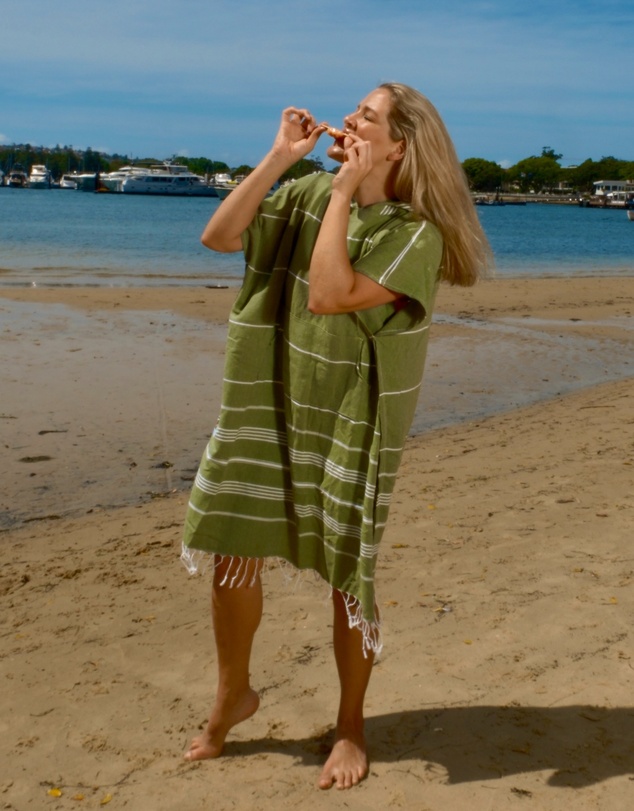 Tolu Australia - Adult Hooded Beach Towel in Green Nature – Quick-Dry Swim Poncho for Swimming & Surfing