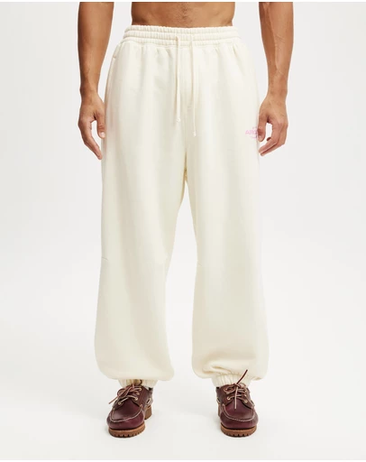 Cotton On - Super Baggy Cuffed Graphic Track Pant