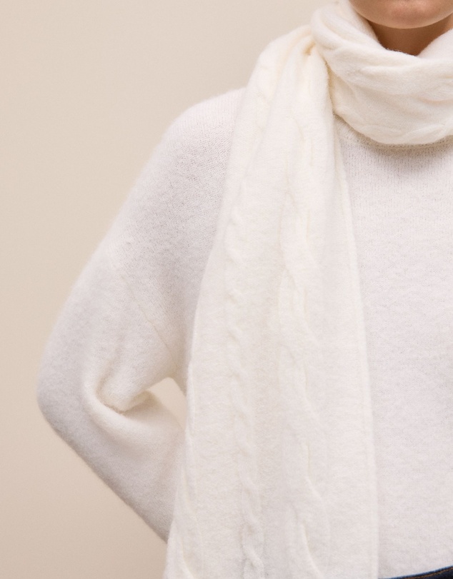 Trenery - Cable Knit Scarf in Marshmallow