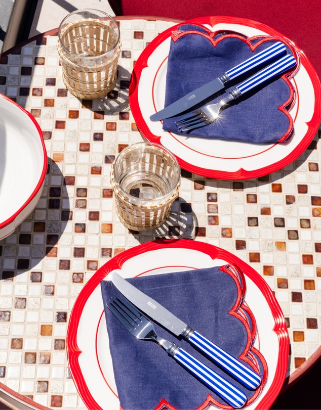 In The Roundhouse - Red Soft Scallop Dining Set