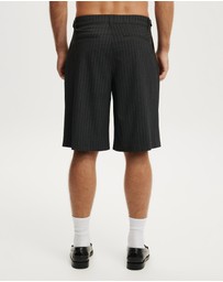 Cotton On - Super Baggy Pleated Short
