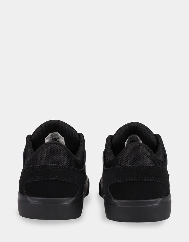 DC Shoes - Boys 8 to 16 Onyx Skate Shoes