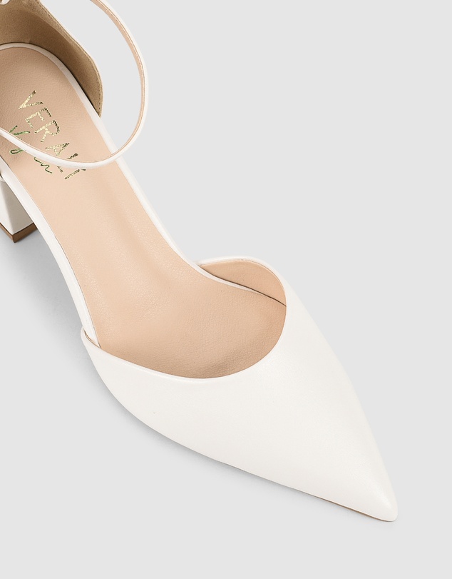Verali - Eli Closed Toe Block Heels