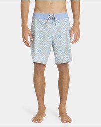 Billabong - Mens Good Times Pro Performance 17.5